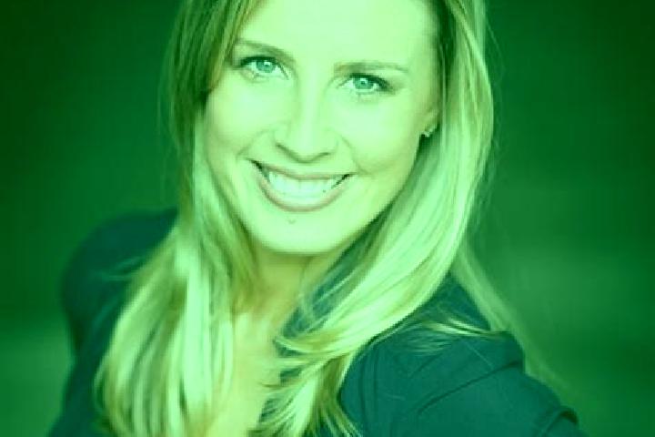 Olivia, 26 — Escort in Duffy, Australia