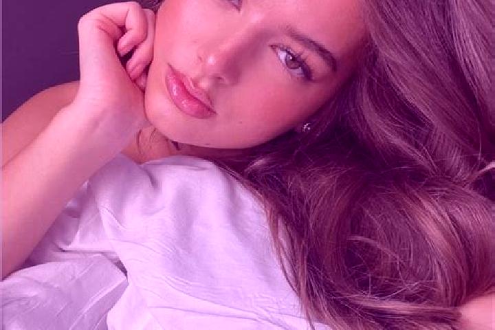 Olivia, 27, a brunette hazel-eyed latina companion based in Hikawa. Offering Roleplay, 69, Travel Companion, Erotic Massage, Deep French Kissing. Available f...