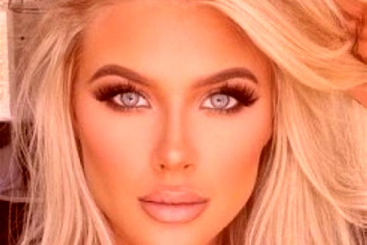 Olivia, 29, a platinum blonde hazel-eyed mixed companion based in Willoughby. Offering Erotic Massage, Dinner Date, OWO, Couples. Available for incall and ou...