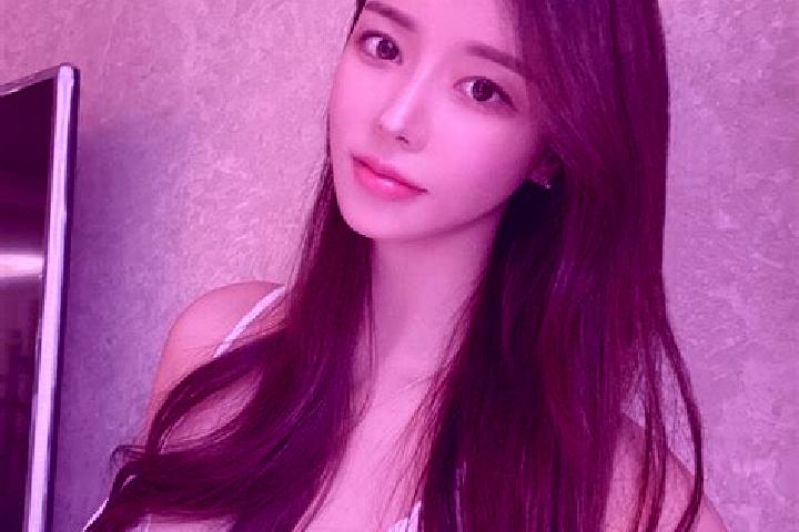Olivia, 30 — Escort in Fajar, Singapore