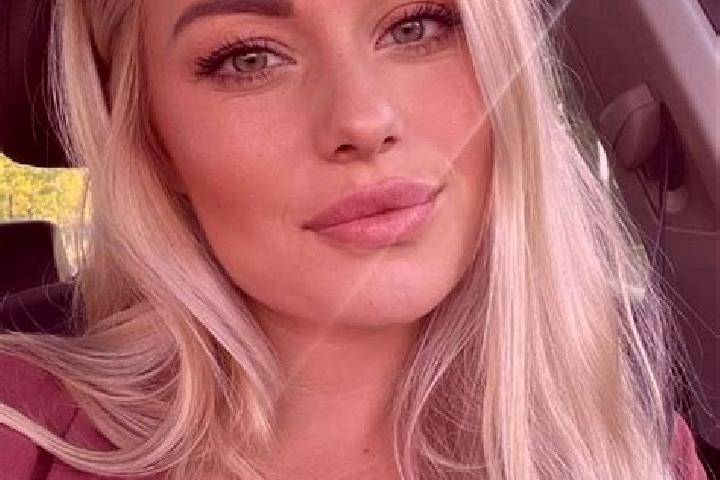 Olivia, 34, a blonde hazel-eyed slavic companion based in Salerno. Offering CIM, Party Girl, 69, OWO, Domination. Available for incall and outcall, overnight...