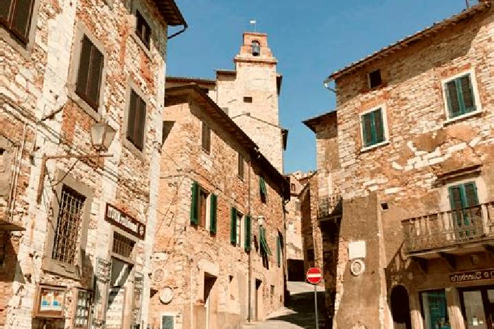 Olivia, 35 — Escort in Campiglia Marittima, Italy