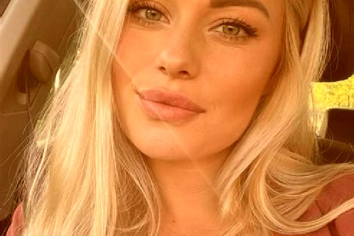 Olivia, 36, a blonde hazel-eyed mixed companion based in Waiblingen. Offering CIM, Couples. Available for incall and outcall, overnight bookings available.
