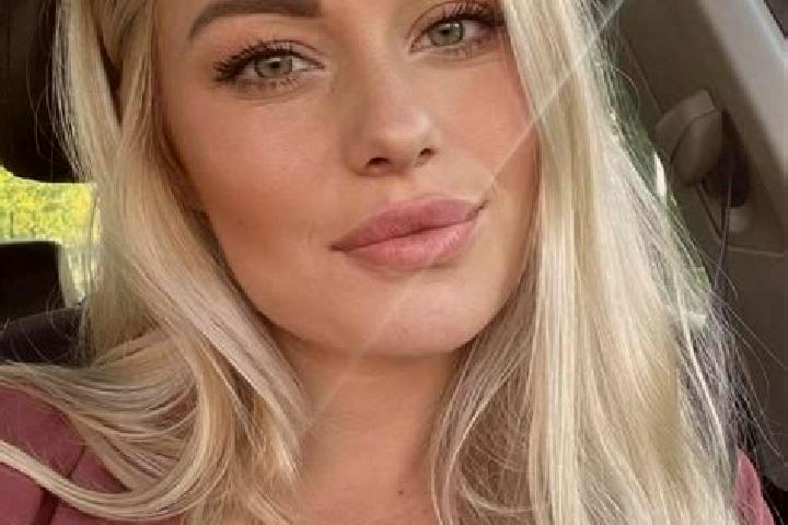 Olivia, 38, a blonde hazel-eyed ebony companion based in Chagford. Offering OWO, Erotic Massage, 69, Party Girl. Available for incall and outcall, day and ev...