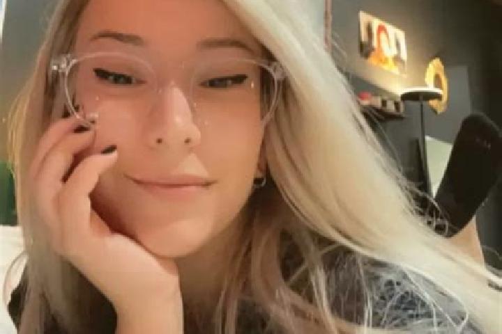 Olivia, 38, a platinum blonde brown-eyed mediterranean companion based in Flines-lez-Raches. Offering Fetish, Domination, OWO, Tantra. Available for incall a...