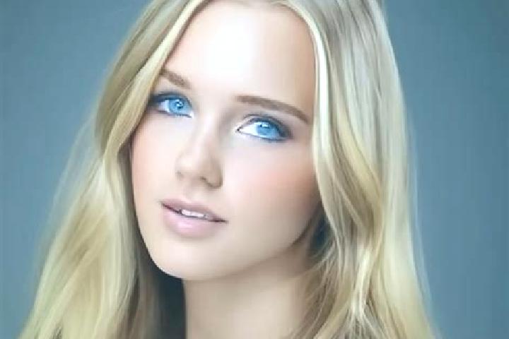 Penelope, 20, a blonde amber-eyed slavic companion based in Broska. Offering Striptease, Travel Companion, Massage, Erotic Massage, Domination. Available for...