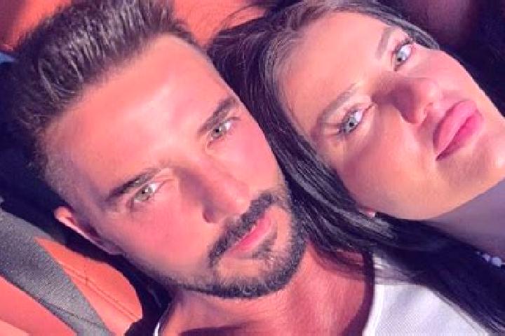 Penelope, 20 — Escort in OEzen, Turkey