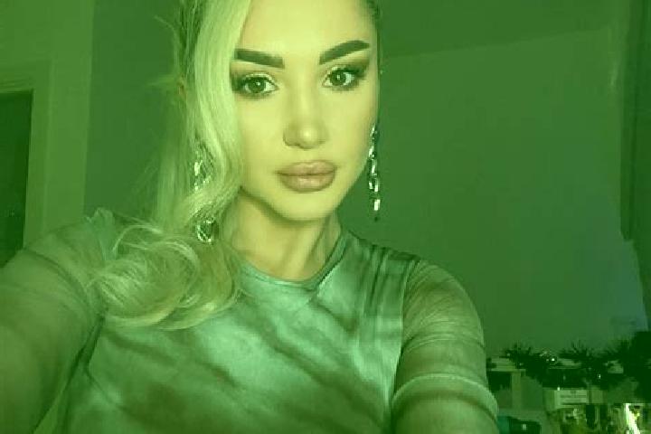Penelope, 21, a auburn amber-eyed middle eastern companion based in Morter. Offering Erotic Massage, Dinner Date, GFE, Duos, BDSM. Available for incall and o...
