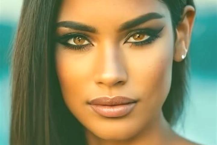 Penelope, 21, a black green-eyed latina companion based in Rajnagar. Offering Roleplay, Overnight, GFE. Available for incall and outcall, day and evening dates.