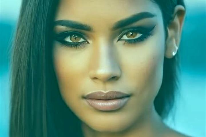 Penelope, 21, a red grey-eyed latina companion based in Airville. Offering CIM, Striptease, Massage, 69. Available for incall and outcall, day and evening da...