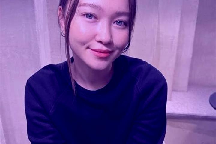 Penelope, 22, a auburn blue-eyed asian companion based in Depoe Bay. Offering OWO, Prostate Massage, Overnight, Erotic Massage. Available for incall and outc...