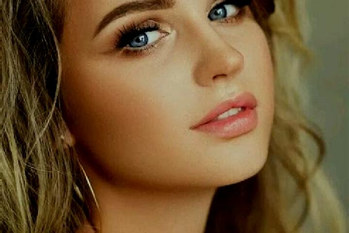 Penelope, 22, a dark blonde blue-eyed mediterranean companion based in Duma. Offering BDSM, Tantra, Domination. Available for incall and outcall, overnight b...