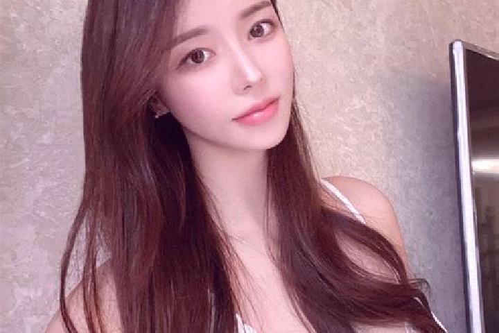 Penelope, 22 — Escort in Sanzhaolun, China
