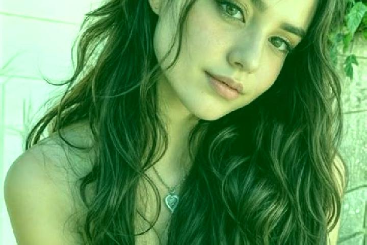 Penelope, 23, a blonde hazel-eyed latina companion based in Crestuma. Offering Prostate Massage, OWO, BDSM. Available for incall and outcall, day and evening...