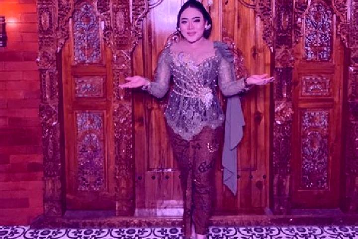 Penelope, 24 — Escort in Saradan, Indonesia