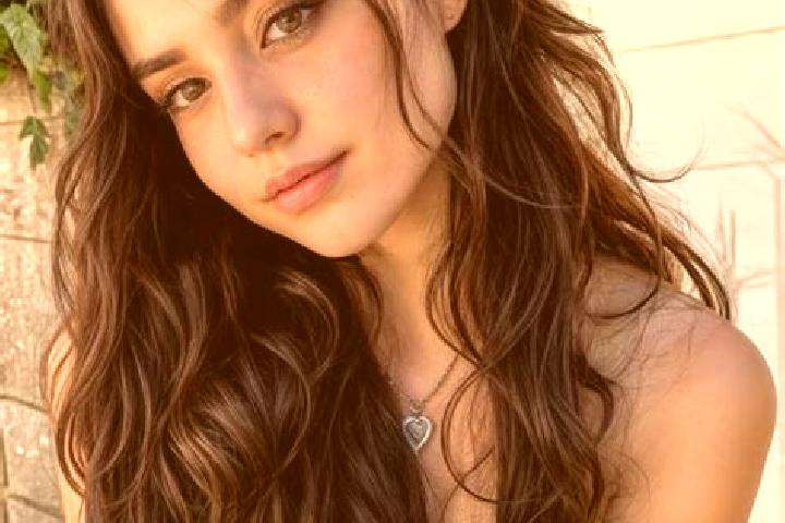 Penelope, 25, a auburn amber-eyed mediterranean companion based in Landrake. Offering Striptease, 69. Available for incall and outcall, day and evening dates.