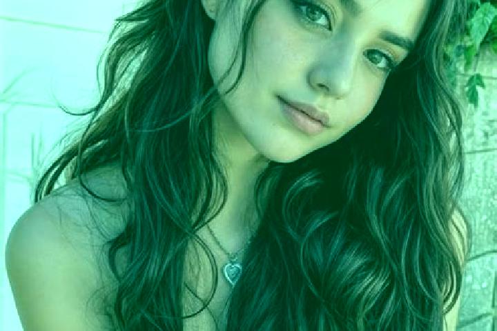 Penelope, 25, a black hazel-eyed mediterranean companion based in Sainte-Rose. Offering Girlfriend Experience, Dinner Date, Prostate Massage, CIM, Striptease...