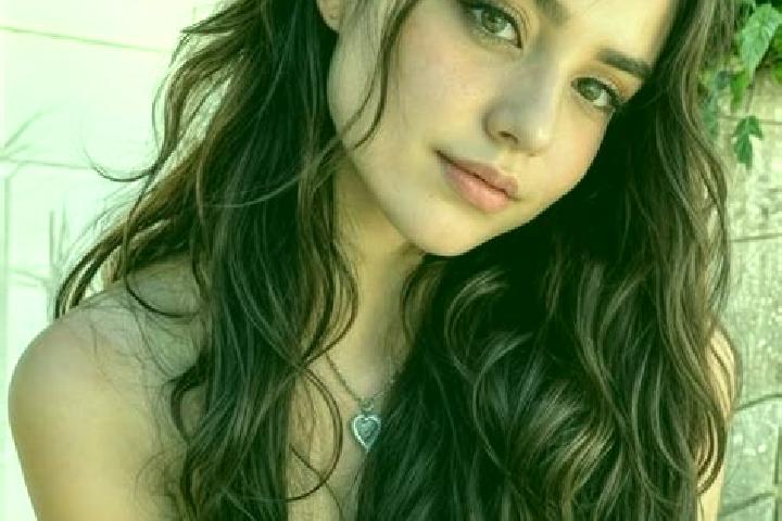 Penelope, 25, a brunette hazel-eyed middle eastern companion based in Guru Har Sahai. Offering Couples, Erotic Massage. Available for incall and outcall, ove...