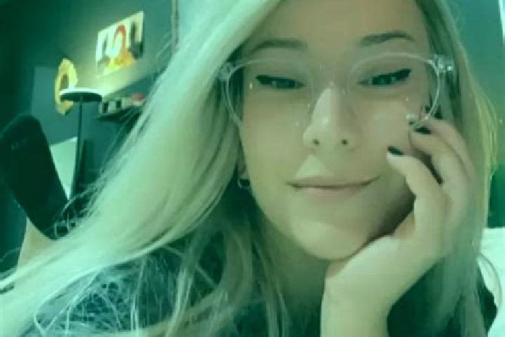 Penelope, 26, a blonde grey-eyed asian companion based in Llanfairfechan. Offering Domination, Party Girl, Girlfriend Experience. Available for incall and ou...