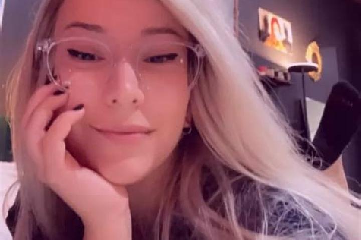 Penelope, 26, a chestnut dark-eyed caucasian companion based in Sammeron. Offering Tantra, 69, A-Level, Couples. Available for incall and outcall, overnight ...