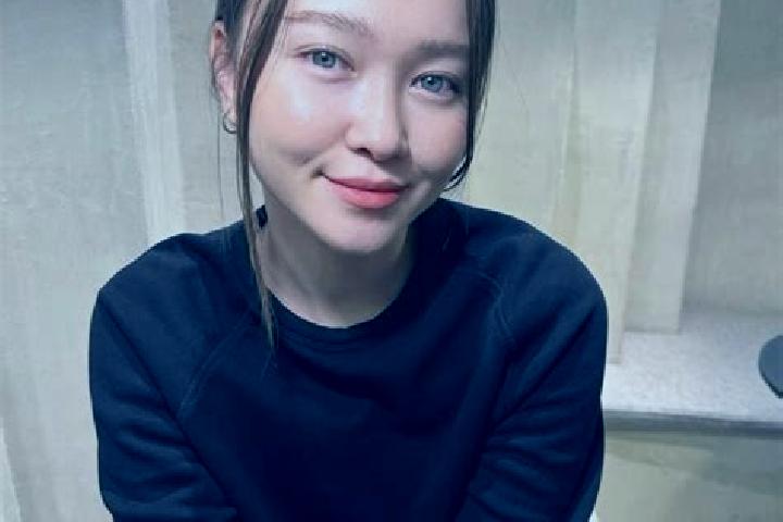 Penelope, 26, a dark blonde blue-eyed asian companion based in Orlovka. Offering Couples, Roleplay, Tantra. Available for incall and outcall, overnight booki...