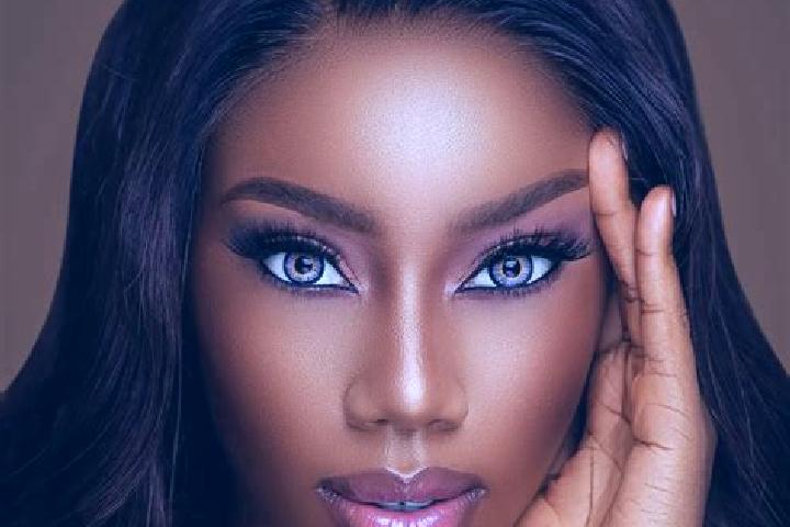 Penelope, 27, a red blue-eyed ebony companion based in Lomachyntsi. Offering Couples, 69, BDSM. Available for incall and outcall, day and evening dates.