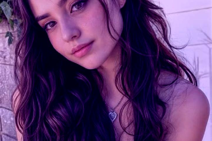 Penelope, 28, a auburn grey-eyed middle eastern companion based in Cerro Punta. Offering Deep French Kissing, Party Girl, Fetish. Available for incall and ou...