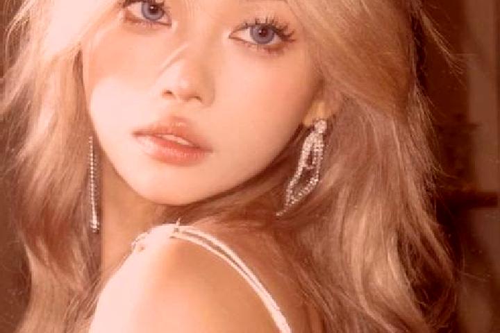 Penelope, 28, a blonde dark-eyed asian companion based in Putureni. Offering GFE, Massage, OWO. Available for incall and outcall, day and evening dates.