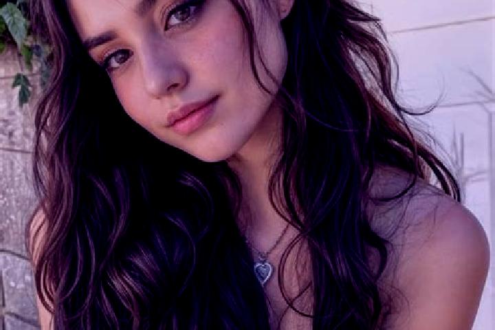 Penelope, 28, a chestnut hazel-eyed latina companion based in Alsager. Offering OWO, Girlfriend Experience, 69, Tantra. Available for incall and outcall, ove...