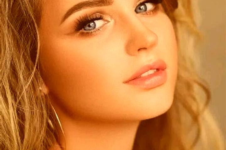 Penelope, 29, a dark blonde blue-eyed middle eastern companion based in Urdorf / Moos. Offering Dinner Date, Roleplay, Deep French Kissing, 69. Available for...