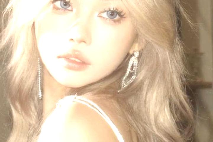 Penelope, 30, a blonde grey-eyed asian companion based in Griffin. Offering Massage, Couples, Fetish. Available for incall and outcall, day and evening dates.