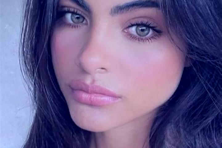 Penelope, 30, a brunette green-eyed caribbean companion based in Guthmannshausen. Offering Striptease, Party Girl, Massage. Available for incall and outcall,...