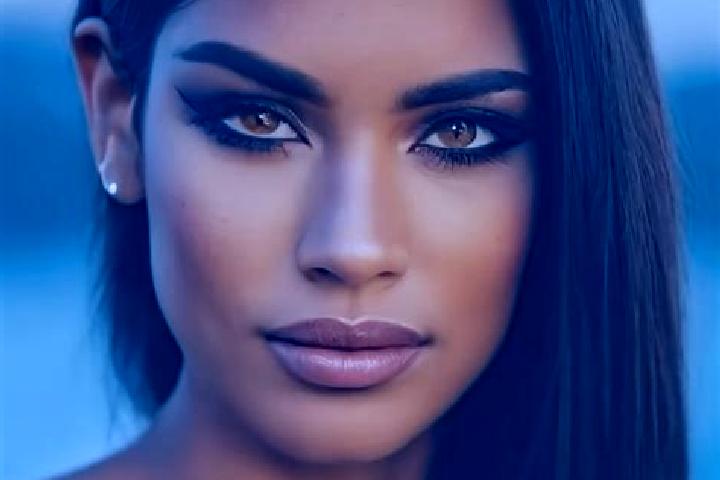 Penelope, 30, a dark blonde amber-eyed latina companion based in Darapur. Offering Massage, CIM, Striptease, GFE. Available for incall and outcall, day and e...
