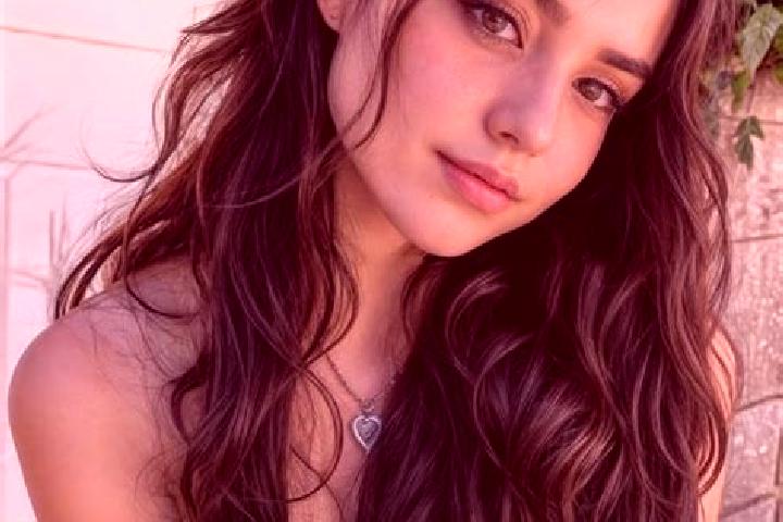 Penelope, 31, a auburn hazel-eyed middle eastern companion based in Riviere du Rempart. Offering CIM, Travel Companion, Roleplay, Overnight. Available for in...