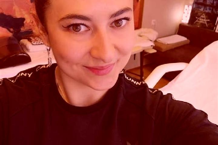 Penelope, 32, a brunette dark-eyed asian companion based in Foulayronnes. Offering Tantra, Roleplay, Dinner Date. Available for incall and outcall, overnight...