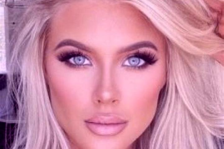 Penelope, 32, a platinum blonde hazel-eyed latina companion based in Gerindote. Offering Domination, Party Girl, Girlfriend Experience, BDSM. Available for i...
