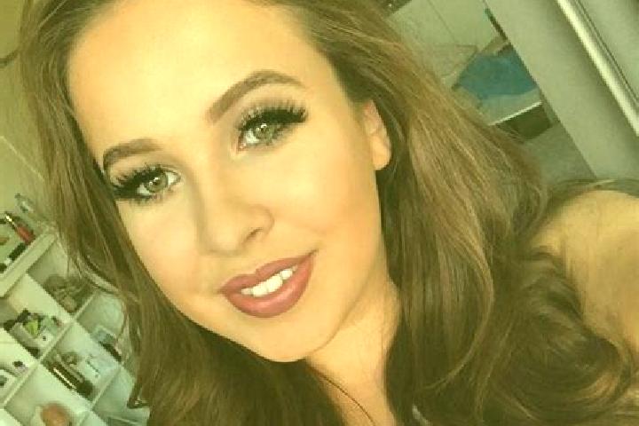 Penelope, 33, a auburn grey-eyed european companion based in La Susaya. Offering Overnight, Duos, Striptease, Erotic Massage. Available for incall and outcal...