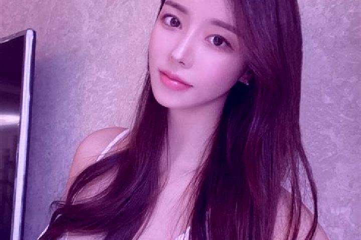 Penelope, 33 — Escort in Haylaastay, Mongolia
