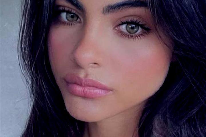 Penelope, 34, a red green-eyed indian companion based in Balas. Offering CIM, Fetish, Girlfriend Experience, Prostate Massage. Available for incall and outca...