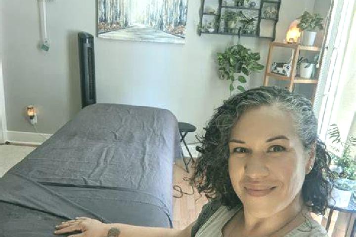 Penelope, 35, a dark blonde amber-eyed ebony companion based in Basarani. Offering Couples, Massage, Travel Companion, Domination. Available for incall and o...