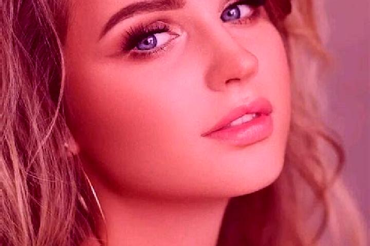 Penelope, 35, a dark blonde blue-eyed ebony companion based in Sonaguera. Offering Travel Companion, Striptease, Girlfriend Experience, Domination, A-Level. ...