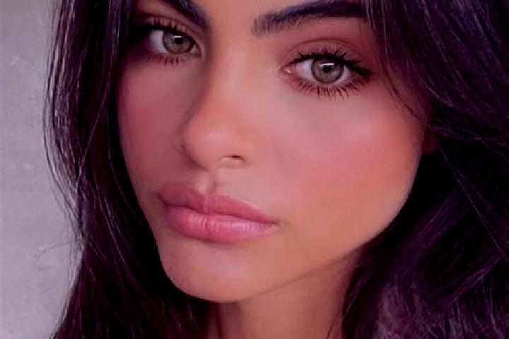 Penelope, 36, a blonde dark-eyed indian companion based in Yosowilangun. Offering Erotic Massage, Domination, Girlfriend Experience. Available for incall and...