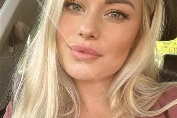 Penelope, 36, a blonde hazel-eyed asian companion based in Camajoa. Offering CIM, Deep French Kissing, Erotic Massage. Available for incall and outcall, day ...