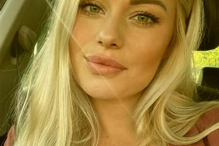 Penelope, 36, a blonde hazel-eyed mixed companion based in Ahlen. Offering A-Level, Domination, GFE, Tantra. Available for incall and outcall, day and evenin...
