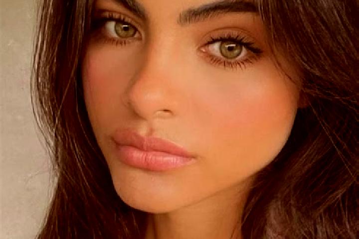 Penelope, 36, a brunette dark-eyed mixed companion based in Puerto Aysen. Offering Domination, Massage, GFE. Available for incall and outcall, day and evenin...