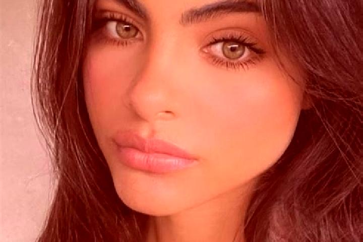 Penelope, 36, a chestnut grey-eyed indian companion based in Gurim. Offering Erotic Massage, Party Girl, GFE. Available for incall and outcall, day and eveni...