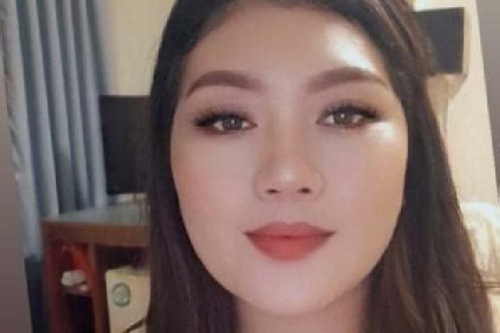 Penelope, 37, a auburn amber-eyed asian companion based in Belint. Offering Dinner Date, Couples, Massage, CIM, Duos. Available for incall and outcall, day a...