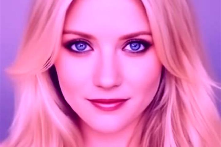 Penelope, 39, a blonde amber-eyed mixed companion based in Kuninkaantammi. Offering GFE, Duos, Fetish. Available for incall and outcall, day and evening dates.