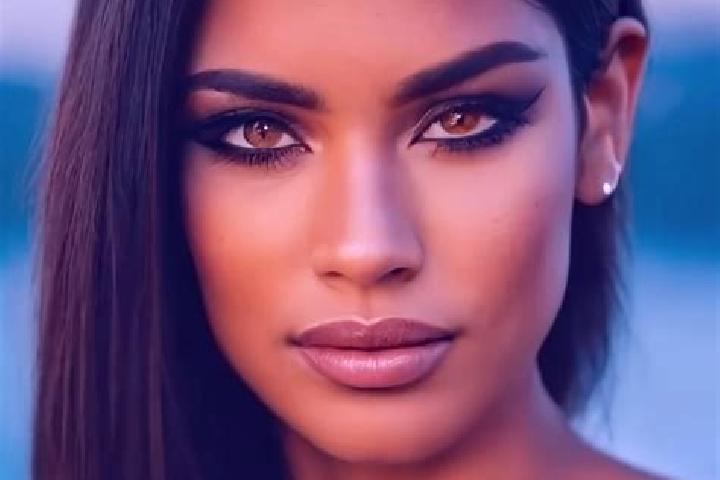 Piper, 20, a auburn dark-eyed latina companion based in Sanuru. Offering Prostate Massage, GFE, CIM. Available for incall and outcall, day and evening dates.