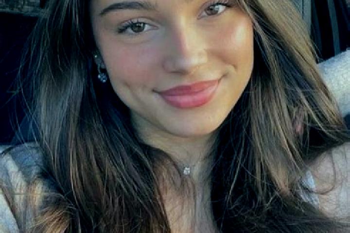 Piper, 21, a brunette hazel-eyed ebony companion based in Pasarbaru. Offering Travel Companion, OWO, CIM. Available for incall and outcall, day and evening d...